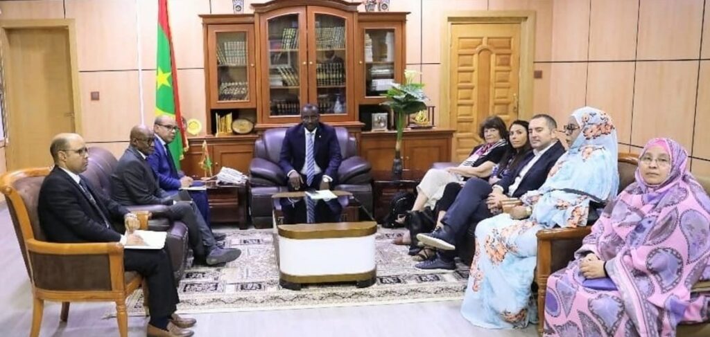  لقاء رئيسة الجمعية الموريتانية لمحاربة الاتكالية وشركائها من أرض الرجل الإيطالية بوزير العدل